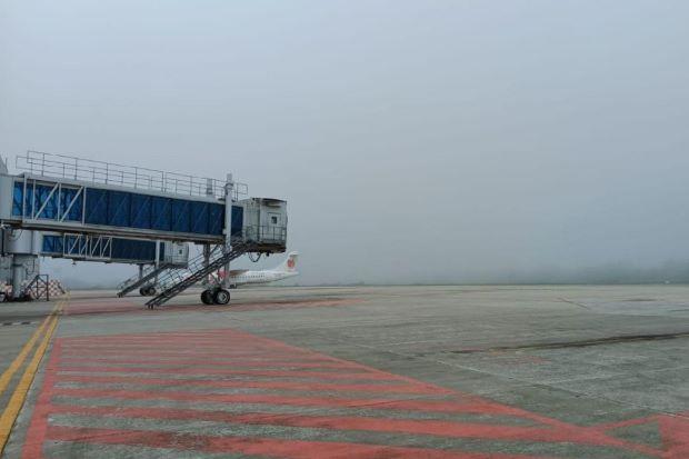 Kabut Tebal Ganggu Penerbangan di Bandara SSK II Pekanbaru, Dua Pesawat Diarahkan ke Batam
