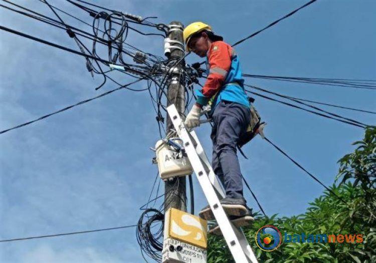 PLN Batam Tindaklanjuti Keluhan Warga dengan Perbaiki Kabel Semrawut di Sejumlah Perumahan