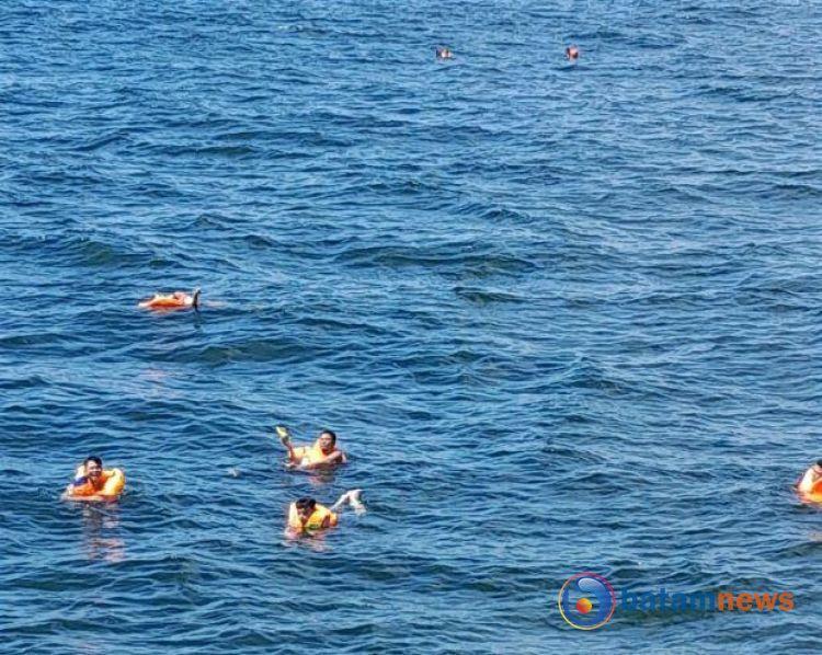 Tim SAR Gabungan Temukan Barang Milik Korban Kapal Tenggelam Mengapung di Selat Malaka