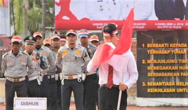 Dalam Skema Restorative Justice, Robert Herrison Cium Bendera Merah Putih sebagai Permintaan Maaf