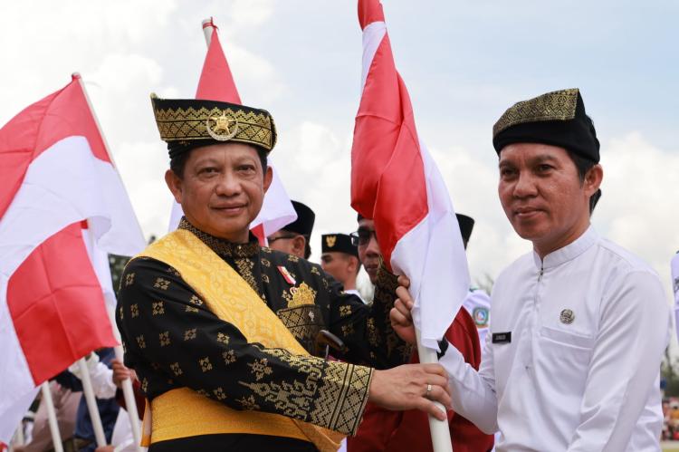 Peringatan HUT RI Ke-78 di Natuna: Mendagri Tito Karnavian Pimpin Upacara di Gerbang Utara NKRI