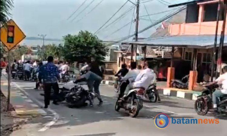 Tawuran Pelajar Terjadi Saat Perayaan HUT RI di Karimun: Pelaku Diamankan oleh Polisi