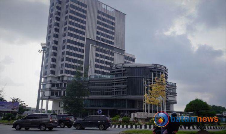 Cuaca Kota Batam Hari Ini Bervariasi antara Hujan dan Cerah Berawan