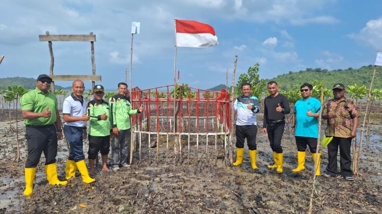 Upaya Hijaukan Bumi: Gubernur Kepri Tanam Pohon Mangrove di Kawasan Mangrove Presiden