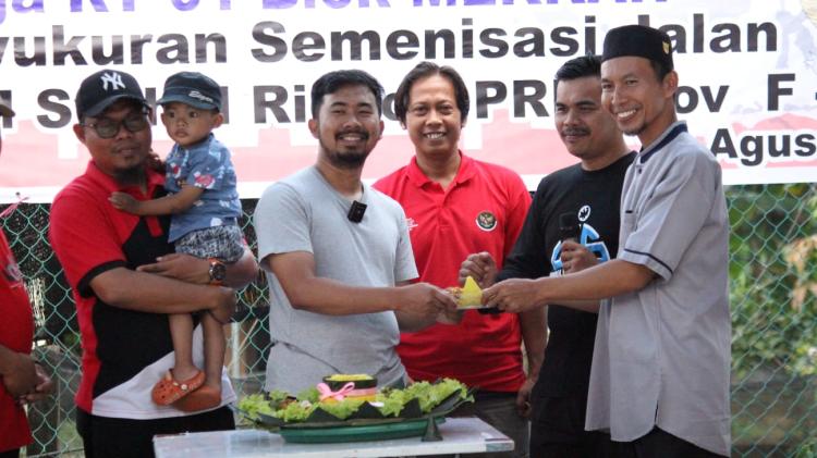Syahid Ridho Semenisasi Jalan di Bumi Sakinah, Warga Gelar Syukuran