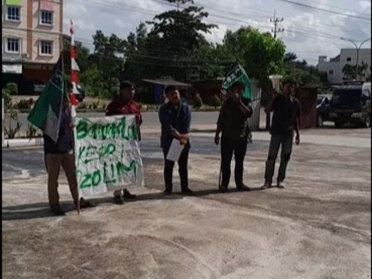 Protes Mahasiswa HMI: Tuntutan Pemulihan Kerja Supir Bawaslu Kepri