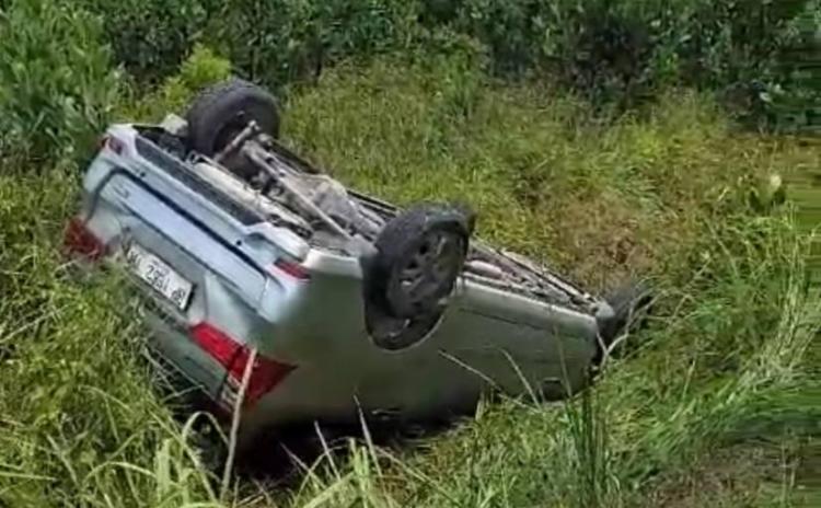 Avanza Veloz Terbalik di Jalan Pelabuhan Parit Rempak Roro Karimun