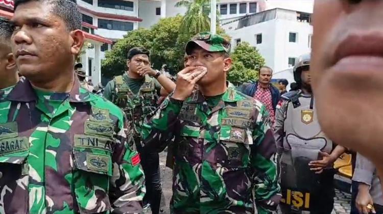 Dandim Batam Terkena Lemparan Batu saat Amankan Demo Tolak Relokasi Rempang