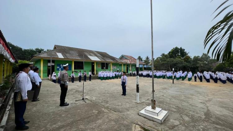 Polres Natuna Motivasi Siswa MTs Negeri 2 Bunguran Timur untuk Patuh pada Hukum