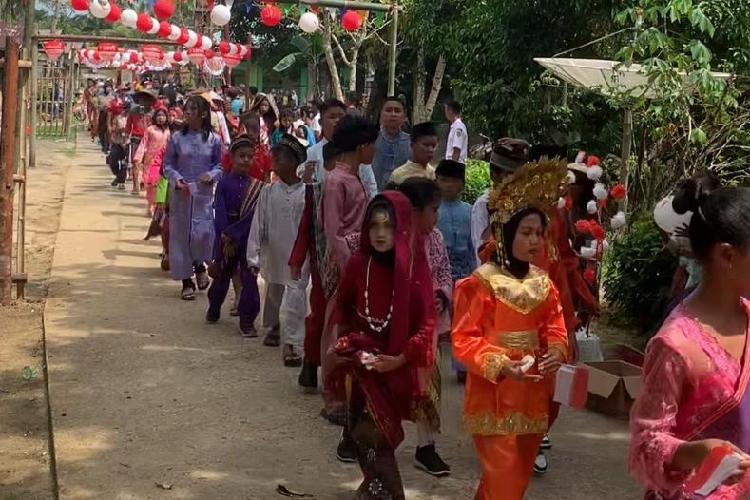 Semarak Perayaan Hari Kemerdekaan RI di Desa Limbung Lingga, dari Perlombaan hingga Kemeriahan Pawai