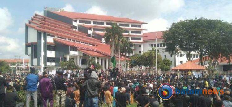 Unjuk Rasa Warga Rempang di Kantor BP Batam, Rudi Ungkap Perjanjian dengan PT MEG Sejak 2004