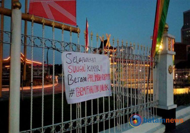 BEM Unilak Protes PH Water Intake dan Limbah RAPP, Pasang Spanduk di Berbagai Lokasi Kota Pekanbaru