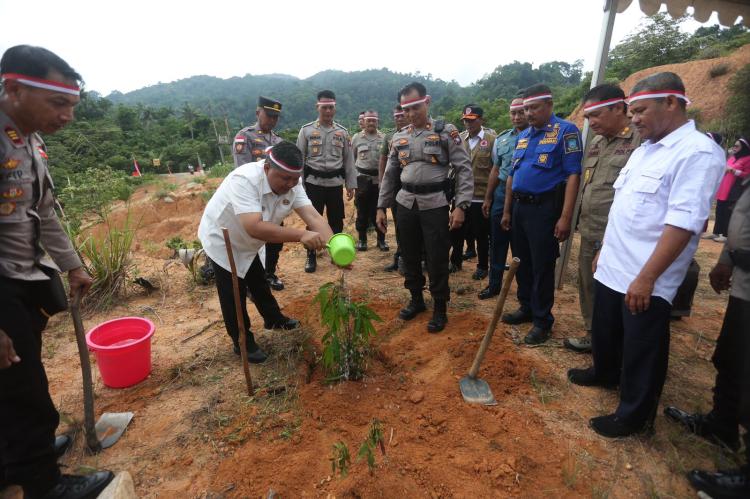 Polri Peduli Negeri: Polres Anambas Tanam Ribuan Bibit Pohon