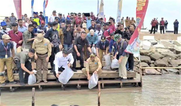 Restocking Laut Karimun: 47.000 Benih Ikan Ditebar untuk Mendukung Pemulihan Perikanan