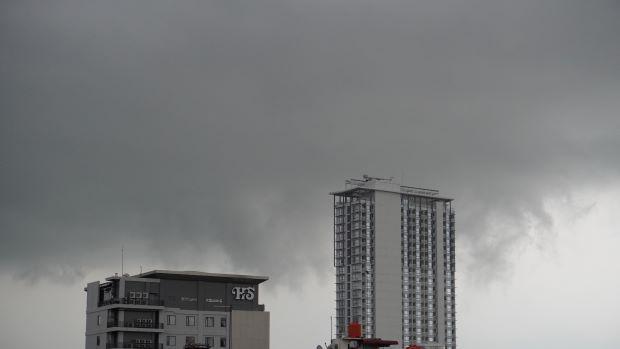 Cuaca Kota Batam Hari Ini: Beragam, Berawan Hingga Hujan Ringan, Suhu Maksimal 33Â°C