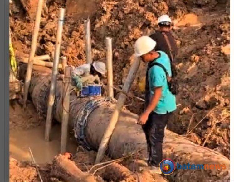 Perbaikan Pipa Bocor di Central Sukajadi Selesai Dikerjakan, Air Perlahan Kembali Mengalir