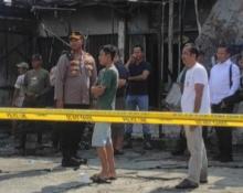 5 Unit Mobil Damkar Dikerahkan Padamkan Api Berkobar di Resto Ayam Geprek dan Seafood di Pekanbaru