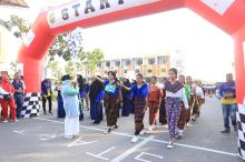 Semangat Kemerdekaan Berkilau dalam Gerak Jalan 8 Km Tanjungpinang: Peserta Tampil Elegan dengan BatikÂ 