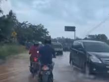 Hujan Deras Siang hingga Sore Picu Banjir, Sejumlah Ruas Jalan Utama di Kota Tanjungpinang Tergenang