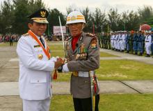 Gubernur Ansar Ahmad Terima Penghargaan Manggala Karya Kencana Usai Upacara Penurunan Bendera di Natuna