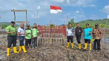 Upaya Hijaukan Bumi: Gubernur Kepri Tanam Pohon Mangrove di Kawasan Mangrove Presiden