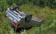 Avanza Veloz Terbalik di Jalan Pelabuhan Parit Rempak Roro Karimun