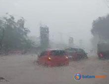 Hujan Kembali Guyur Kota Batam, Warga Diminta Waspada Terhadap Potensi Banjir