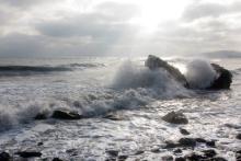 Peringatan Gelombang Laut: Potensi Gelombang Tinggi di Perairan Batam, Lingga, dan Bangka