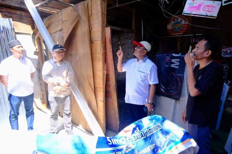 Respon Aduan di Medsos, Bupati Karimun Bakal Perbaiki Rumah Warga Terdampak Puting Beliung