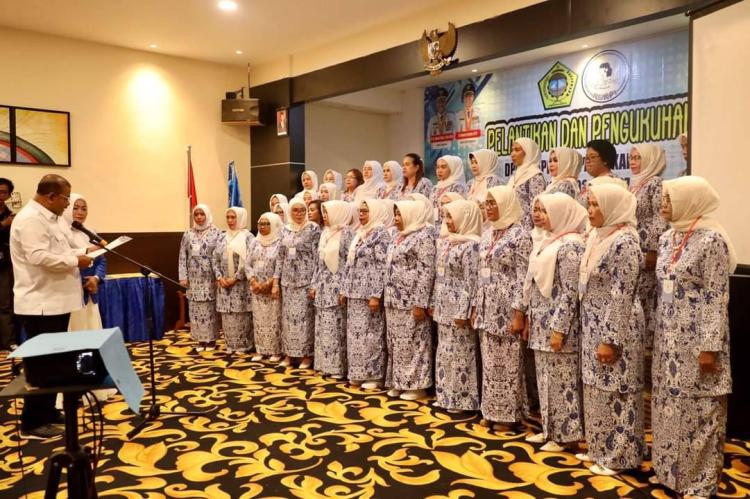 Bupati Karimun Kukuhkan Pengurus DPC IWAPI Periode 2022-2027