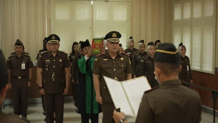 Rikhy Khadafy Resmi Jabat Kacabjari Moro Karimun Gantikan Haryo Nugroho