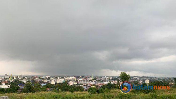 Prakiraan Cuaca Karimun Hari Ini: Hujan Ringan hingga Sedang di Beberapa Wilayah