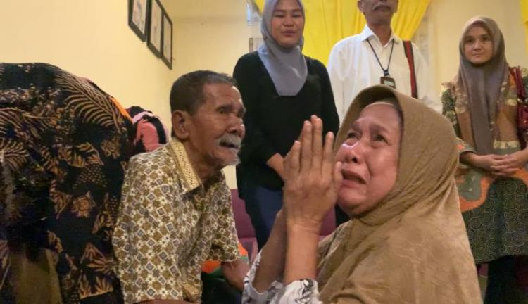 Perjuangan dan Rindu, M Sani Akhirnya Pulang ke Karimun Usai Hampir 10 Tahun Terlantar di Bekasi