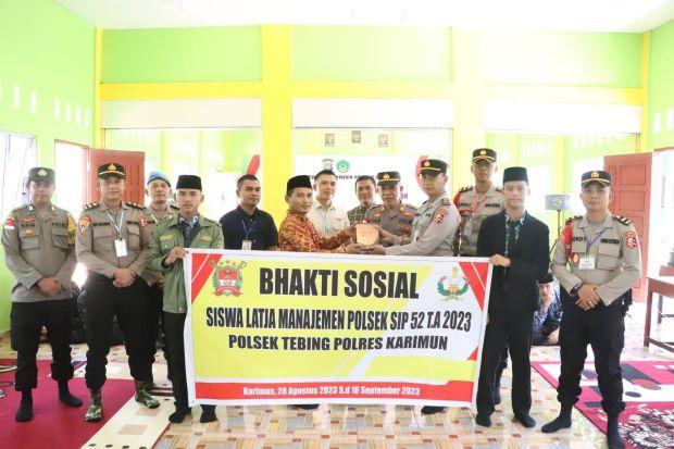 Bakti Sosial Siswa SIP Angkatan 52 Karimun: Sumbangkan Buku dan Al-Quran ke Pesantren