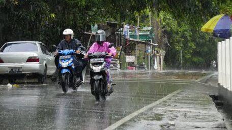 Cuaca Bintan Minggu 10 September: Hujan Lebat Disertai Petir