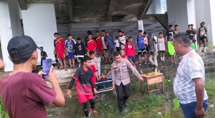 Seorang Pria Terluka Parah Usai Terjatuh dari Lantai 2 KECC Karimun