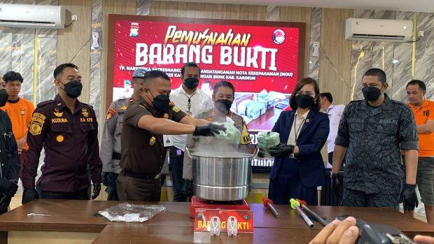Narkoba Tangkapan Dari Anak Wakil Bupati Karimun Cs Dimusnahkan