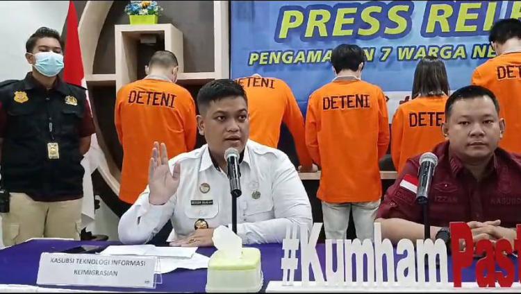 Imigrasi Karimun Amankan 7 WNA Tiongkok Tanpa Dokumen Lengkap