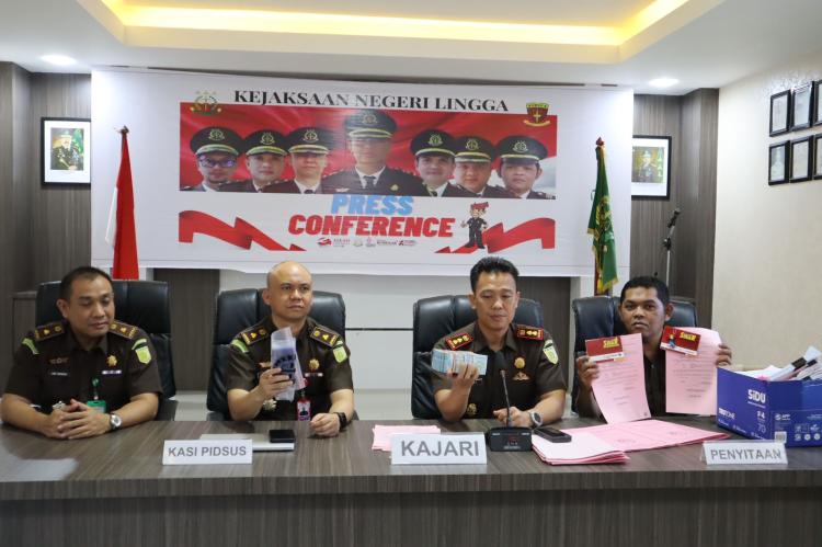 Korupsi BBM Miliaran Rupiah: Kejari Geledah Ruang Bagian Umum Dekat Prokopim Setda Lingga