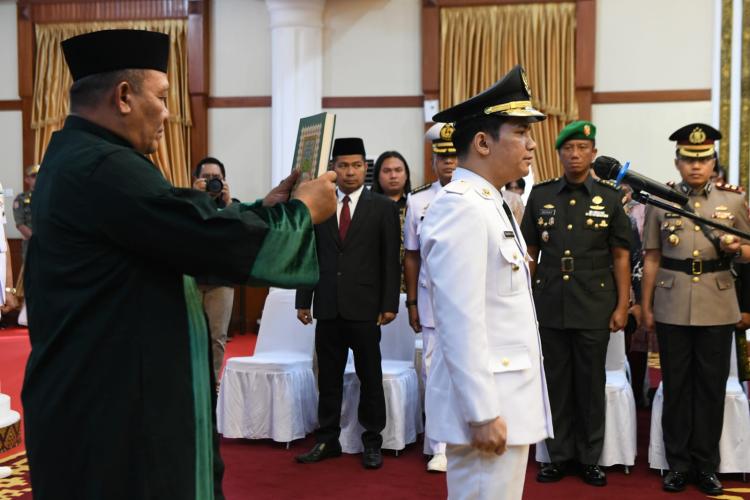 Ansar Ahmad Melantik Ahdi Muqsith sebagai Wakil Bupati Bintan Meskipun Digugat PKS