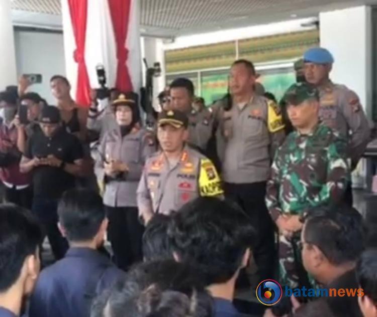 Kapolresta Barelang Sambut Kedatangan Aliansi Mahasiswa: Selamat Datang, Monggo!