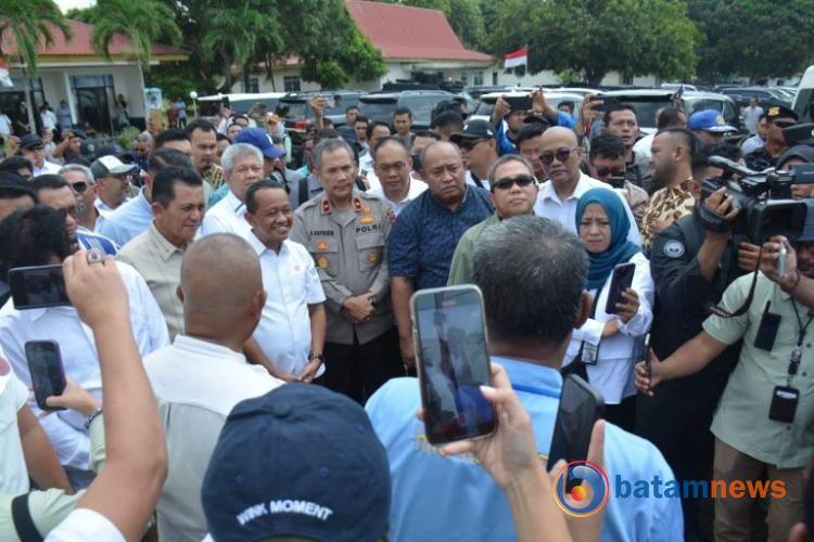 Warga Kampung Bersejarah Rempang Menolak Direlokasi