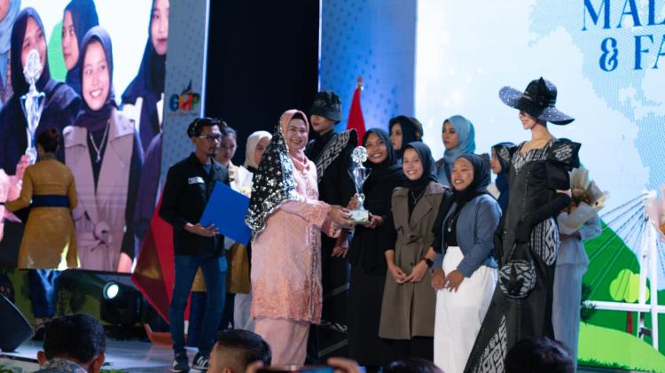 Ketua Dekranasda Kepri Apresiasi Bakat Anak Daerah pada Malam Gebyar Melayu Pesisir