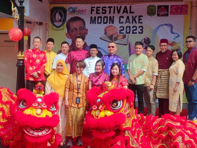 Pj Wali Kota Tanjungpinang Buka Festival Moon Cake 2023