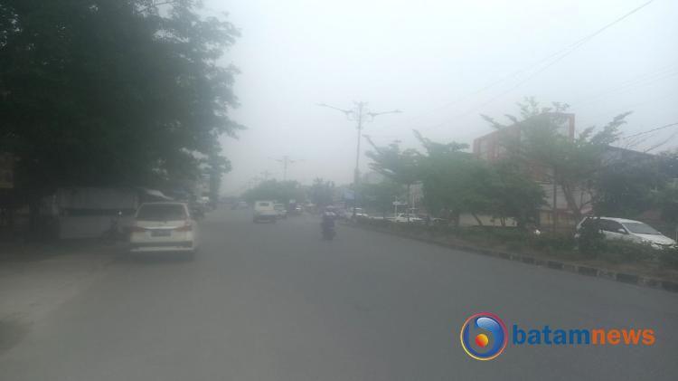 Kabut Asap Menyengat Ganggu Aktivitas Warga Pekanbaru