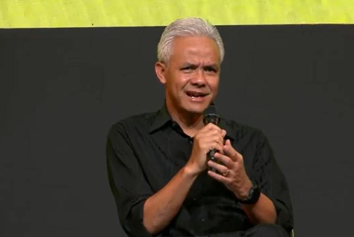 Mahasiswi Sumatera Barat Tantang Ganjar Pranowo dalam Sebuah Acara