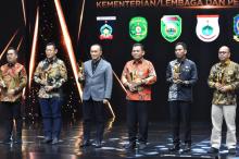 Ansar Ahmad Gubernur Kepulauan Riau Raih Penghargaan Prestisius di Indonesia Awards 2023