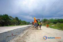 Pembangunan Jalan Rigid Mahato - Simpang Manggala Rohil Mendekati Selesai, Kendaraan ODOL Dilarang Lewat