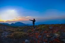 Pesona Puncak Bukit Permata di Lingga Pukau Tiga Pendaki Muda Asal Dabo Singkep