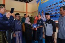 Sentuhan Akhir Wali Kota Tanjungpinang: 98 Ketua RT dan RW Diberi Baju Kurung